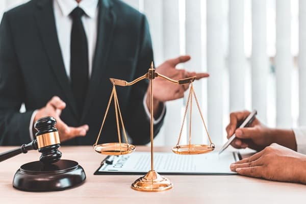 مراحل انتخاب بهترین وکیل شمال تهران + راهنمای گام به گام
