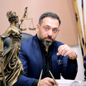 دکتر علی روشن قباس بهترین وکیل بین المللی در تهران