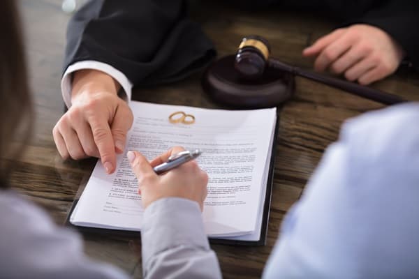 5 معیار مهم انتخاب بهترین وکیل طلاق در کرج