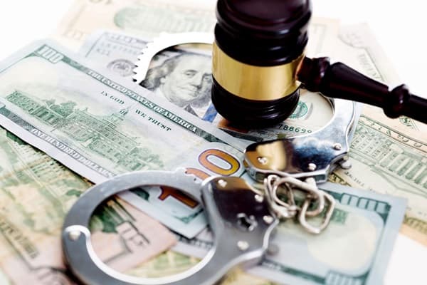 وظایف و تعهدات وکیل کلاهبرداری در قبال موکل؟