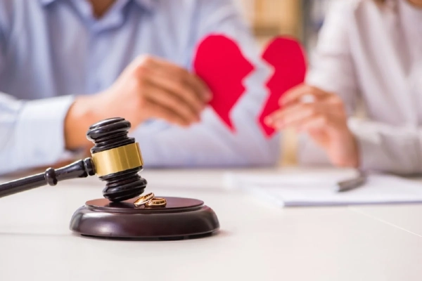 چرا شناخت وظایف وکیل طلاق در تبریز اهمیت دارد؟
