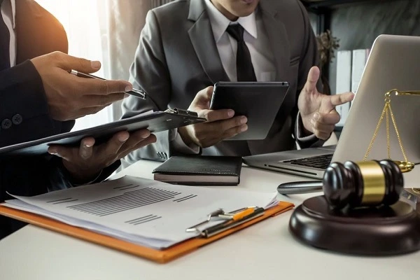بهترین وکیل قم در چه زمینه های فعالیت می کند؟