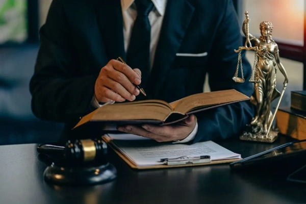 چرا انتخاب بهترین وکیل غرب تهران اهمیت دارد؟