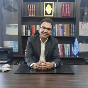بهمن هاشمی بهترین وکیل در شیراز