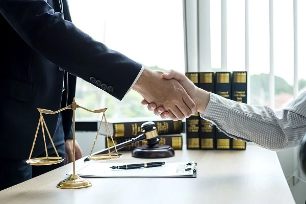 ویژگی های بارز بهترین وکیل در اراک