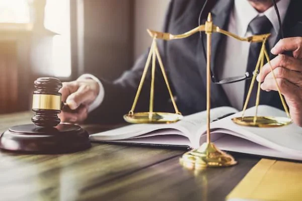 نقش وکیل در هدایت پرونده های حقوقی و حمایت از موکل