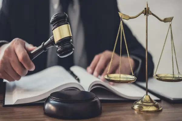 هزینه های حق الوکاله وکیل در ایلام چقدر است و شامل چه مواردی می شود؟