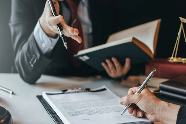 دستمزد وکیل چگونه تعیین می شود؟