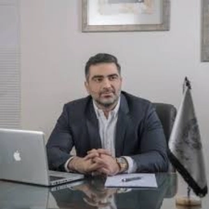 امیرحسین بحرینی یهترین وکیل فرمانیه