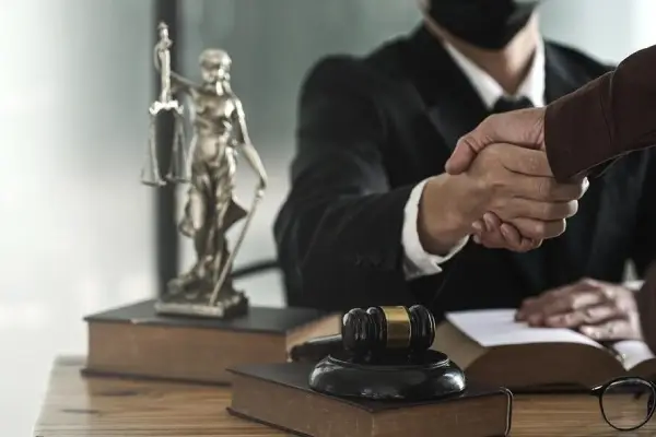 وظایف اساسی وکلای کیفری در همدان چیست؟