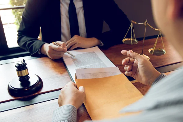 5 ویژگی موثر بهترین وکیل لنگرود در موفقیت پرونده