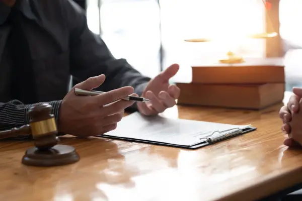 عوامل تعیین کننده بر دستمزد بهترین وکیل ملکی در اراک