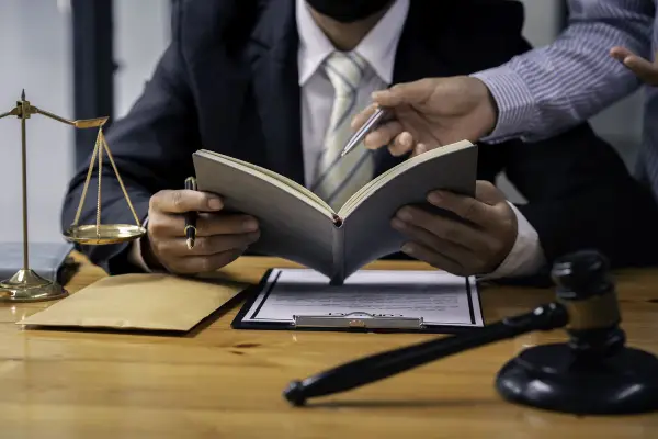 5 مورد موثر بر دستمزد بهترین وکیل ملکی در اردبیل