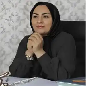 مریم عابدی وکیل زن در قم
