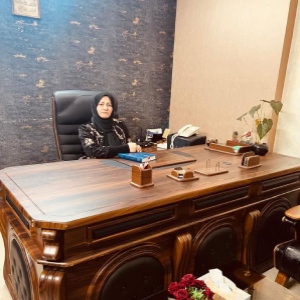 فرشته صادق بهترین وکیل زن در قم