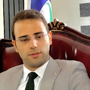 وحید نظری بهترین وکیل ملکی در غرب تهران