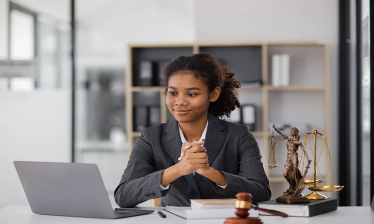 دستمزد بهترین وکیل زن در خرم آباد