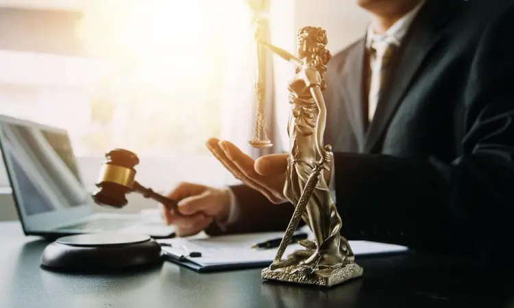 از چه طریقی می توانیم بهترین وکیل قرچک را پیدا کنیم؟