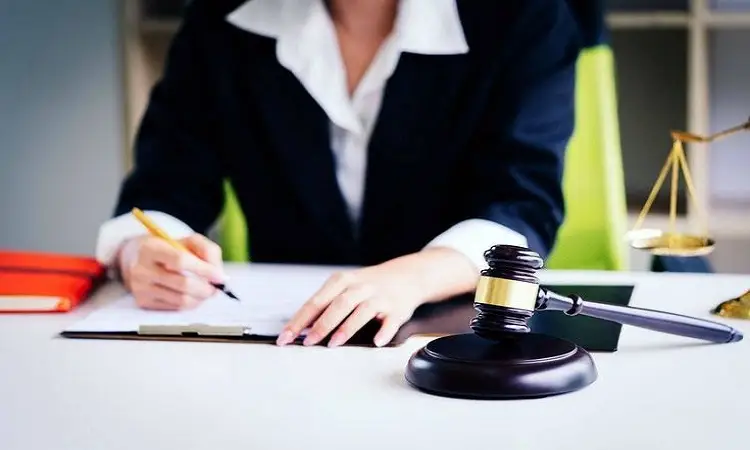 برتری های دریافت مشاوره از وکیل زن با تجربه در دعاوی حقوقی