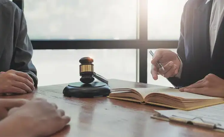 هزینه مشاوره با بهترین وکیل شاهرود چقدر می باشد؟