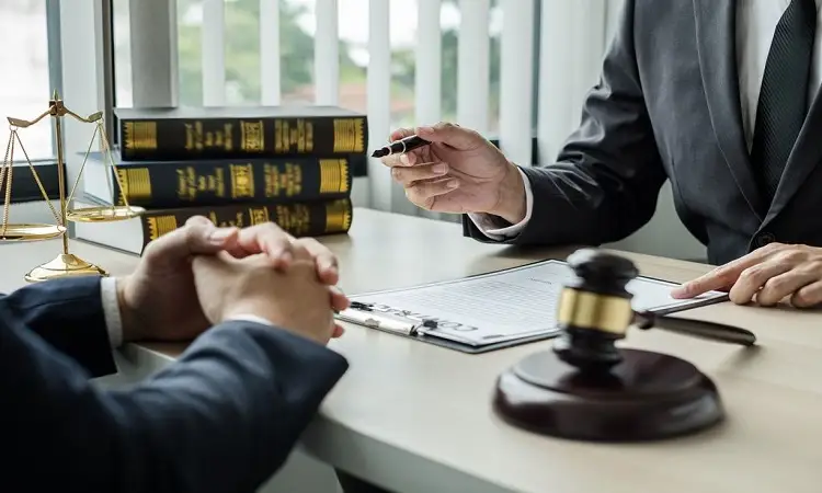 5 مزیت مشاوره با بهترین وکیل سیرجان