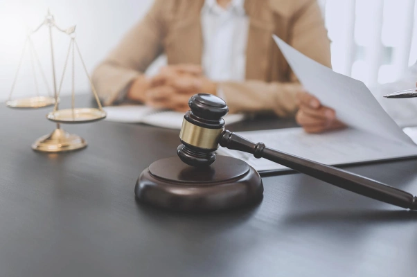 نکات طلایی که هنگام انتخاب وکیل باید به آن ها توجه کنید