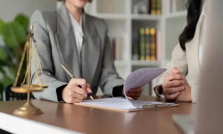 مزیت و معایب مشاوره با بهترین وکیل ابهر