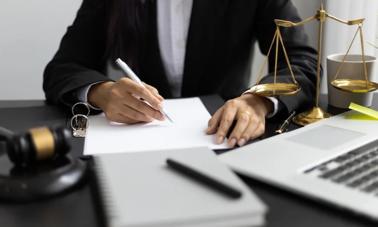 هزینه مشاوره با وکیل پایه یک دادگستری آقا در اصفهان چقدر است؟