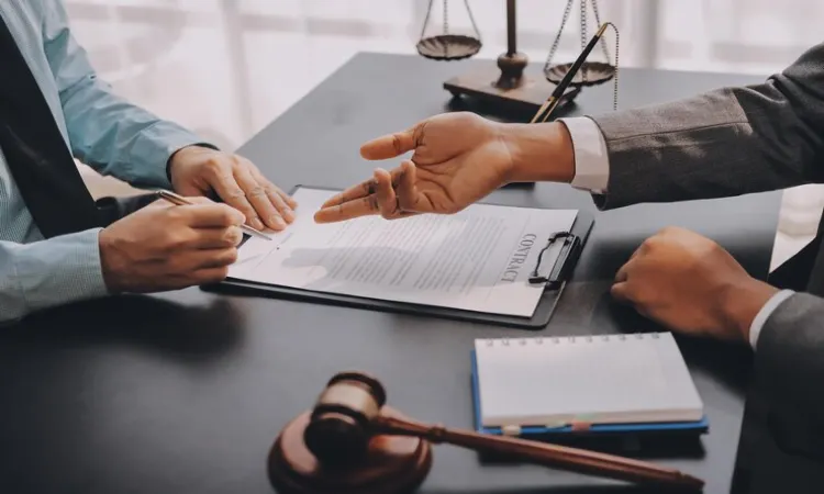 اعطای وکالت به وکیل پایه یک دادگستری شیراز چه شرایطی دارد؟