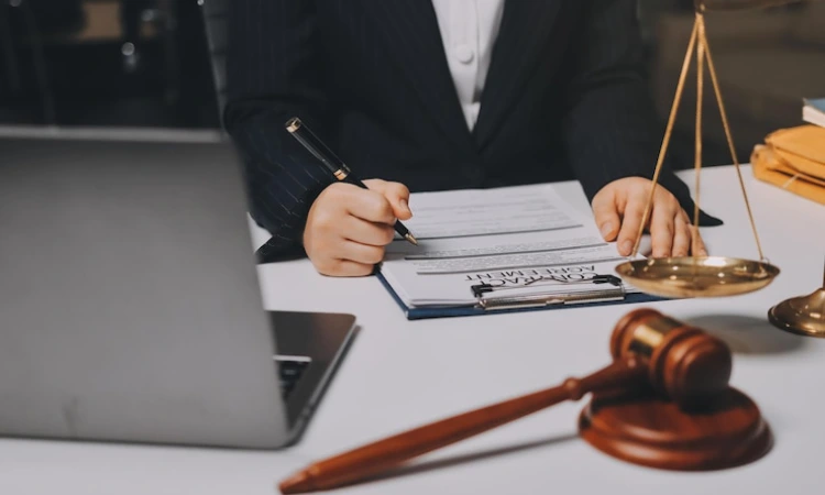 5 شرط همکاری با یک وکیل خوب در تبریز