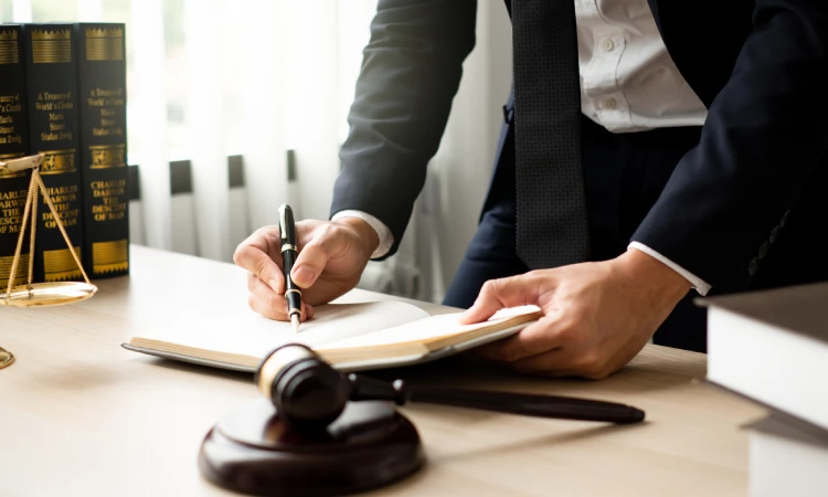 وکیل ارث باید از چه خصوصیاتی برای وکالت پرونده برخوردار باشد؟