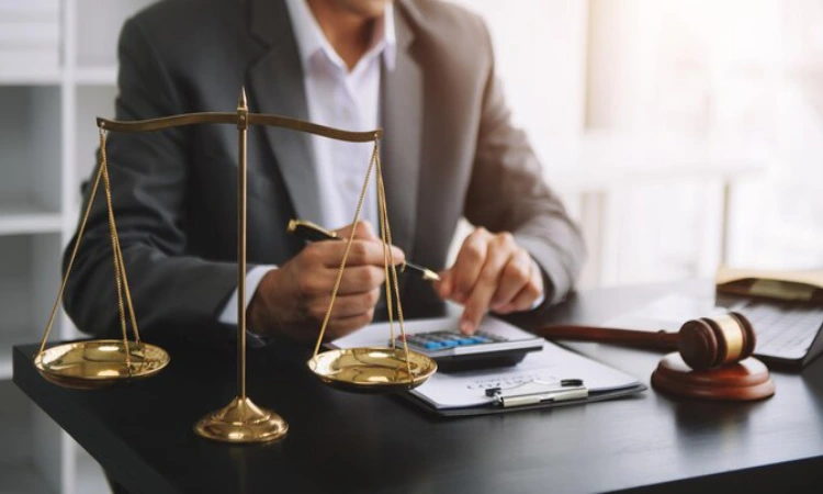 برای انتخاب بهترین وکیل در صدرا به چه ویژگی هایی از او توجه کنیم؟