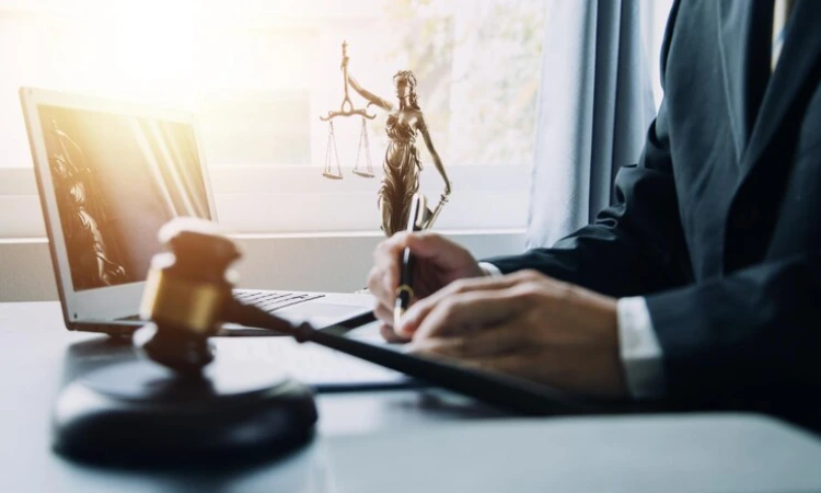 حضور بهترین وکیل در سلماس در پرونده چه تاثیری در روند آن دارد؟