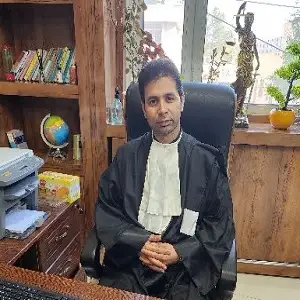 حسن نظری بهترین وکیل کاشمر