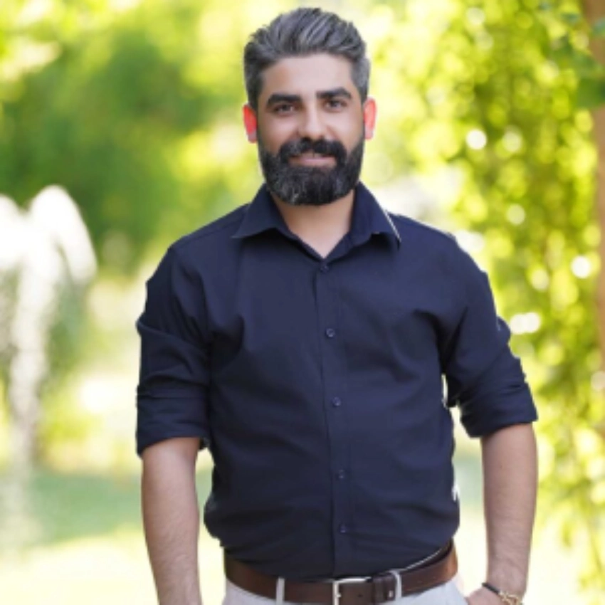 ساسان احمدی، بهترین وکیل پایه یک دادگستری در بندرعباس